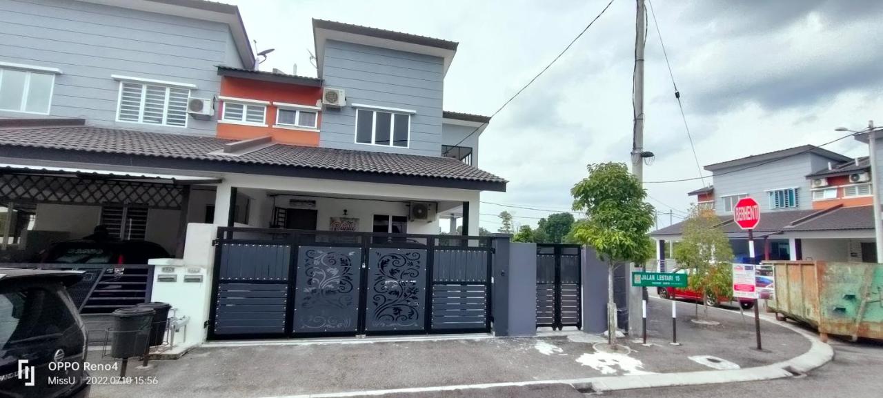 Rania Homestay With Private Pool Seri Iskandar Perak Near UTP UITM - B&B Kampung Jalan Bota