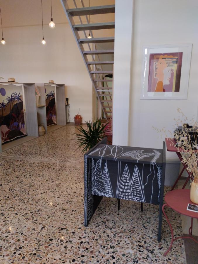 Estudio con vistas al jardín
