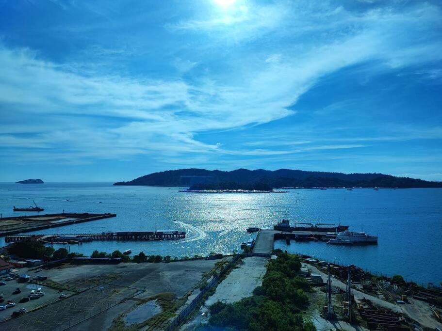 B&B Kota Kinabalu - Lovely Seaview Condo TII @ Jesselton Quay - Bed and Breakfast Kota Kinabalu