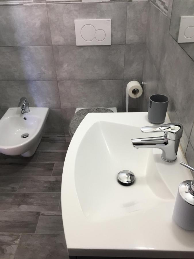 Camera Doppia con Letti Singoli con Bagno Privato