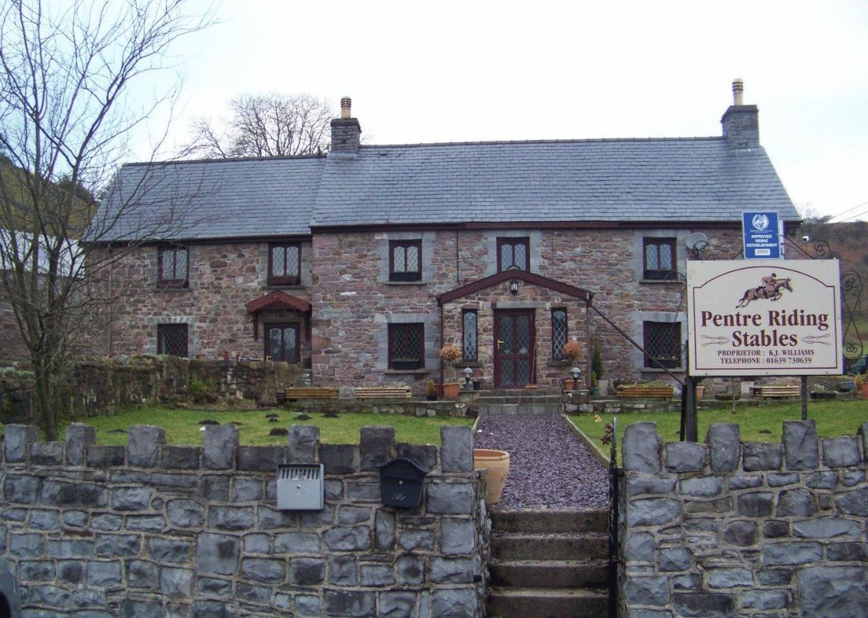 Pentre Riding Stables - Bed and Breakfast