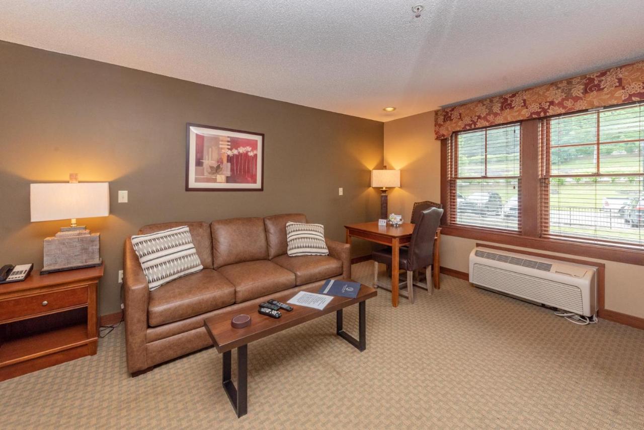 A214 Studio Standard View - B&B