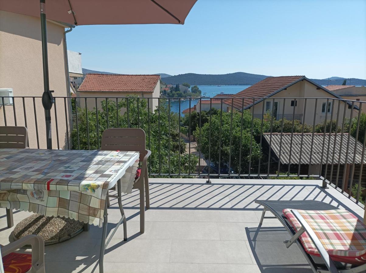 B&B Zaboric - Spacious 2-bedroom apartment with terrace sea view - Bed and Breakfast Zaboric