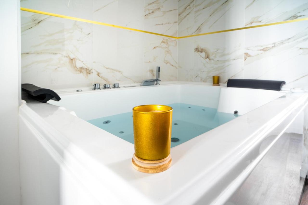 Suite L'éclipse Paris, logement avec jacuzzi, à 10 minutes des Champs Elysées - B&B