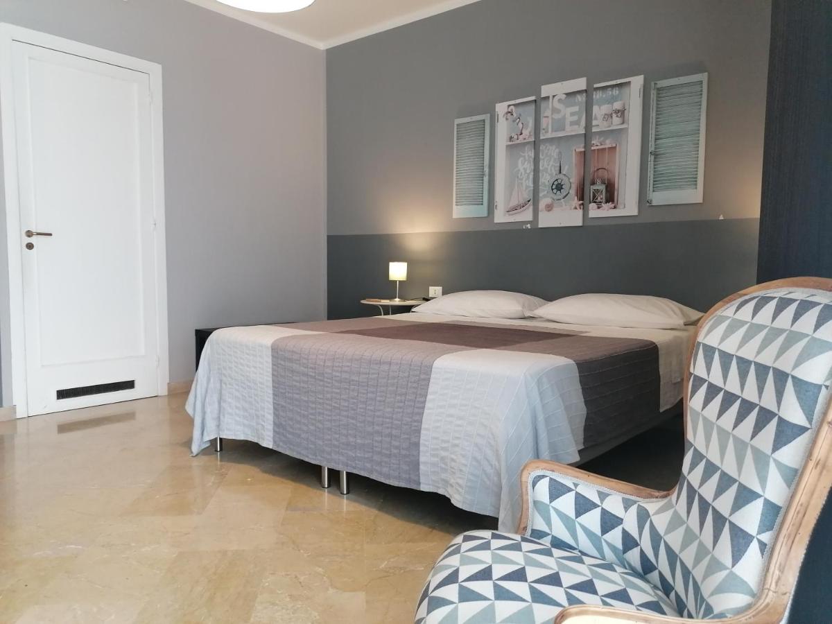 Deluxe Triple Room with Sea View