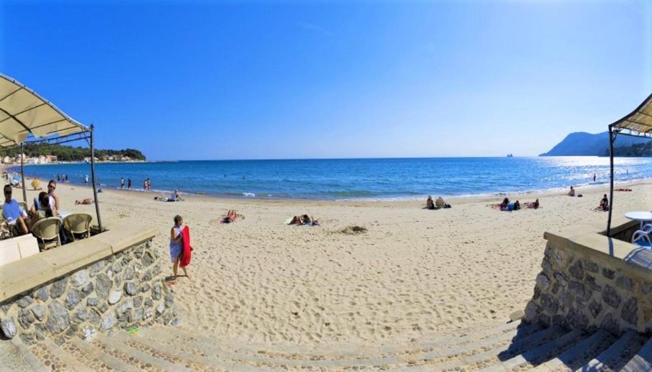 "l'hippocampe", climatisé, 60 m2 , 2 chambres, très calme, plage des sablettes et commerces à 3 minutes à pied, wifi, parking gratuit, lit king size - Chambres d'hôtes La Seyne-sur-Mer