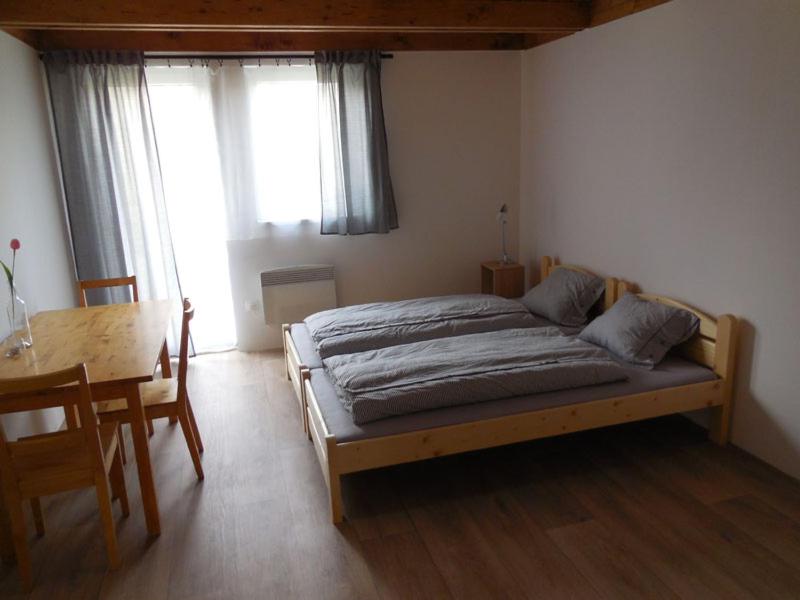 Vojtěch Jestřáb - rodinné vinařství - B&B Mutěnice