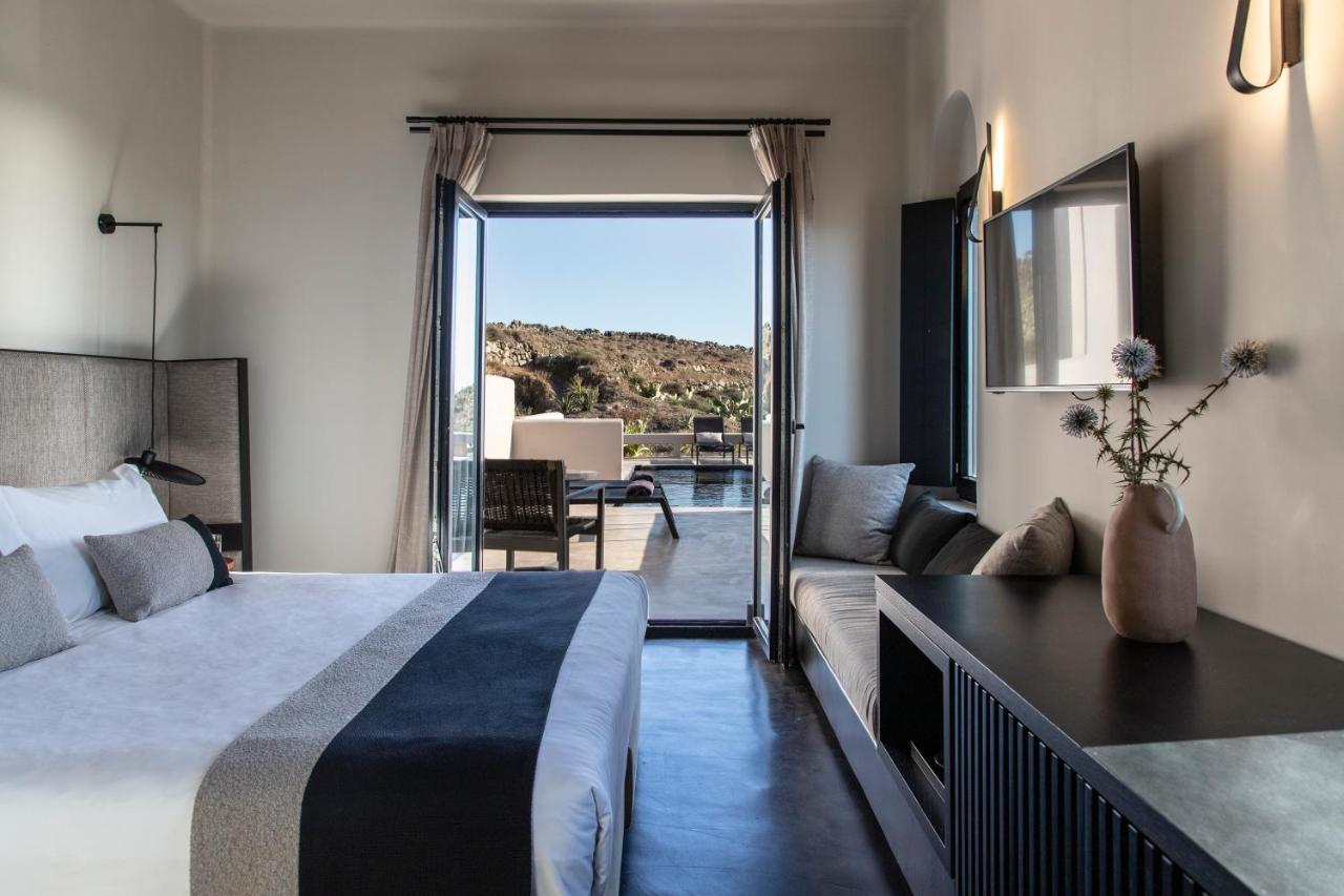 Rocky Room with Sea View and Independent Pool