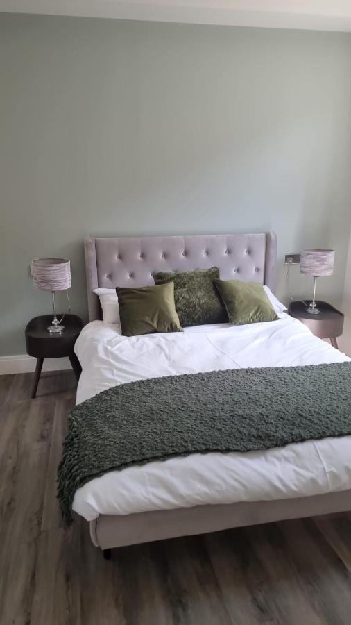 Jasmin Apartments - Luxury 1 & 2 Bedroom units with Free Parking - Bed and Breakfast Bushey
