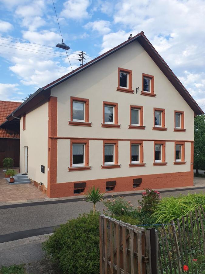 B&B Oberhausen - Ferienwohnung "Zum alten Kuhstall" - Bed and Breakfast Oberhausen