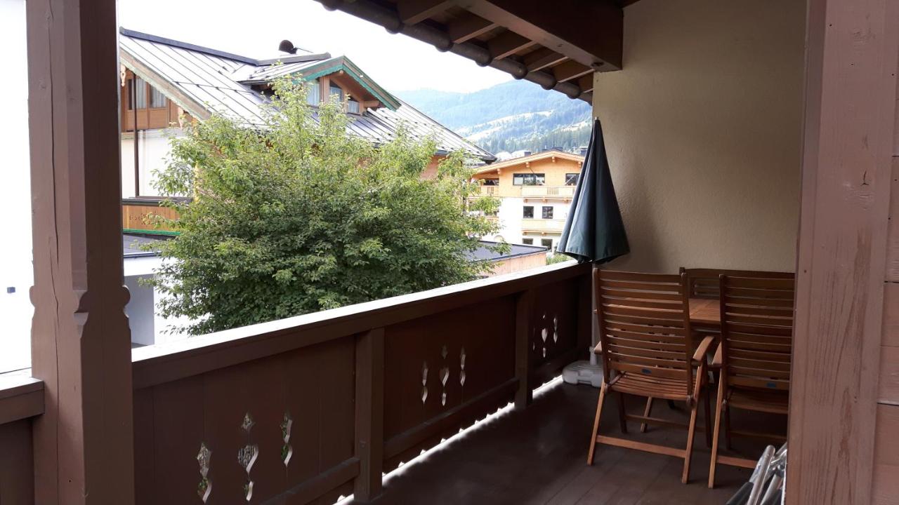 Apartment mit Balkon