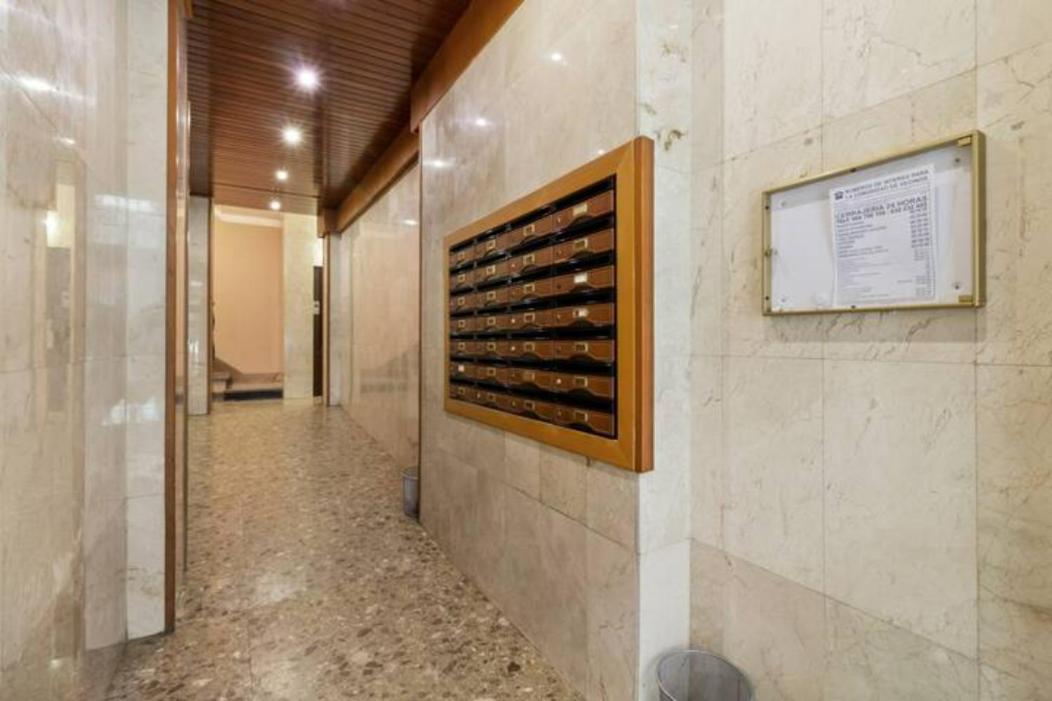 Stay U-nique Apartments La Bordeta - Bed and Breakfast Barcelona
