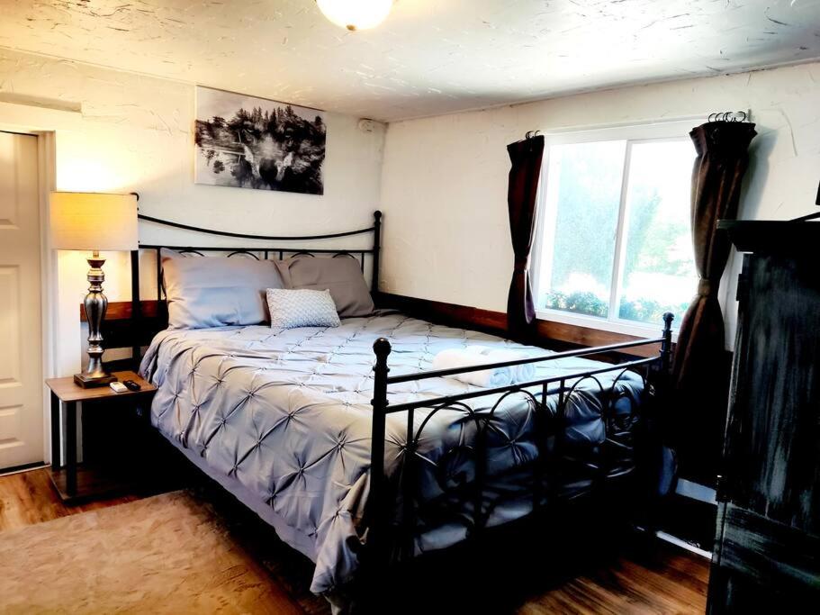 Wolf's Cabin-Walk to Downtown Noblesville - B&B Noblesville