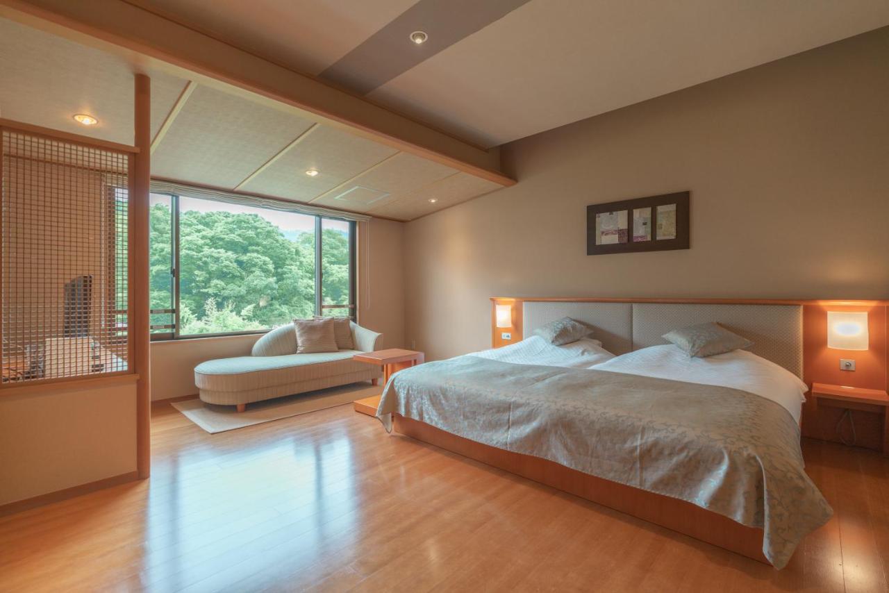 Room with Tatami Area with Semi Open-Air Bath - Garden view