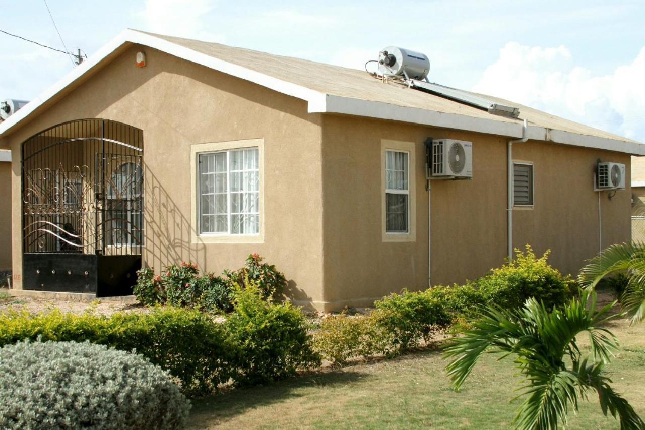 Sassy Diamond Crest - B&B Portmore