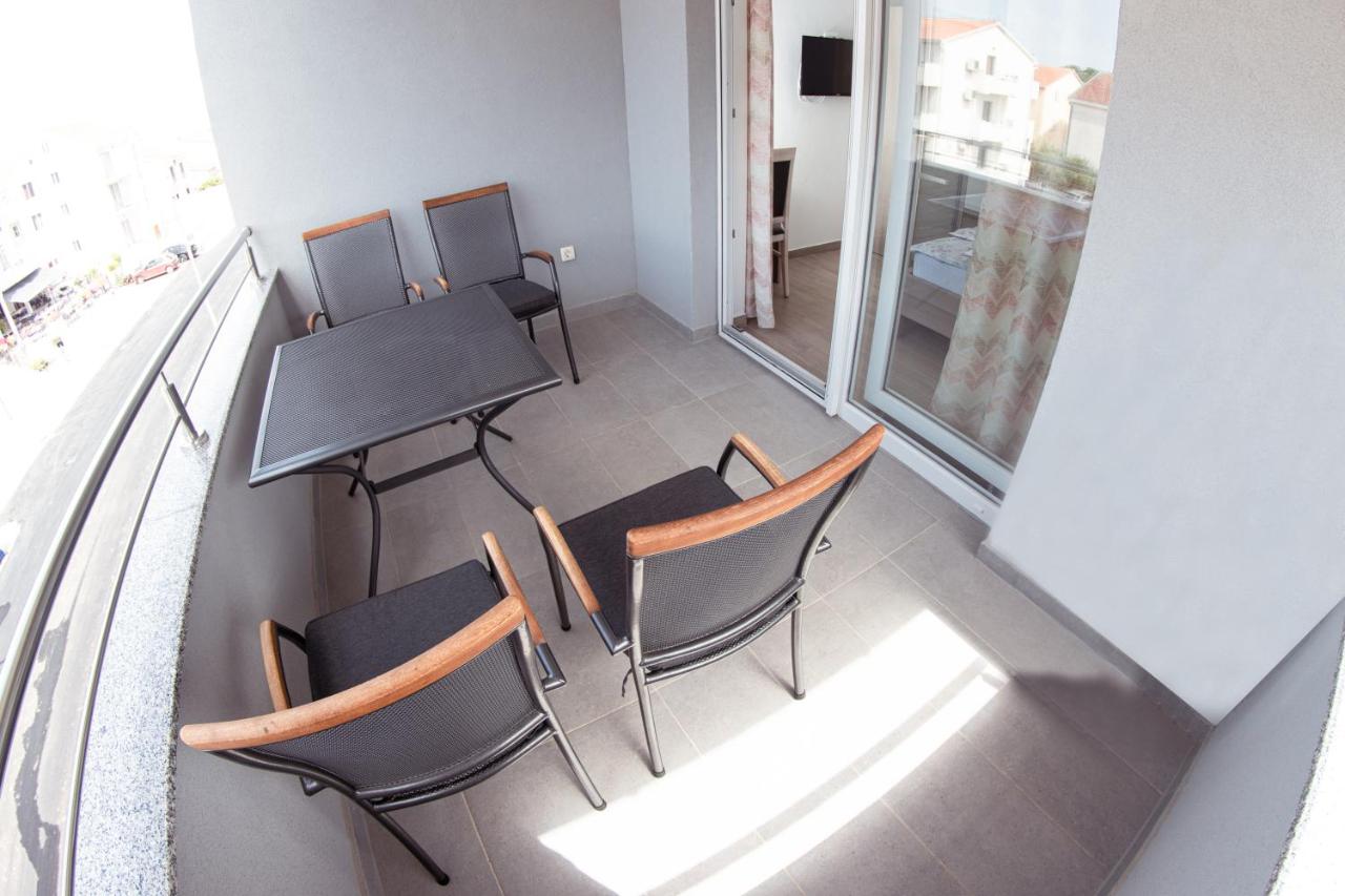 Estudio con balcón