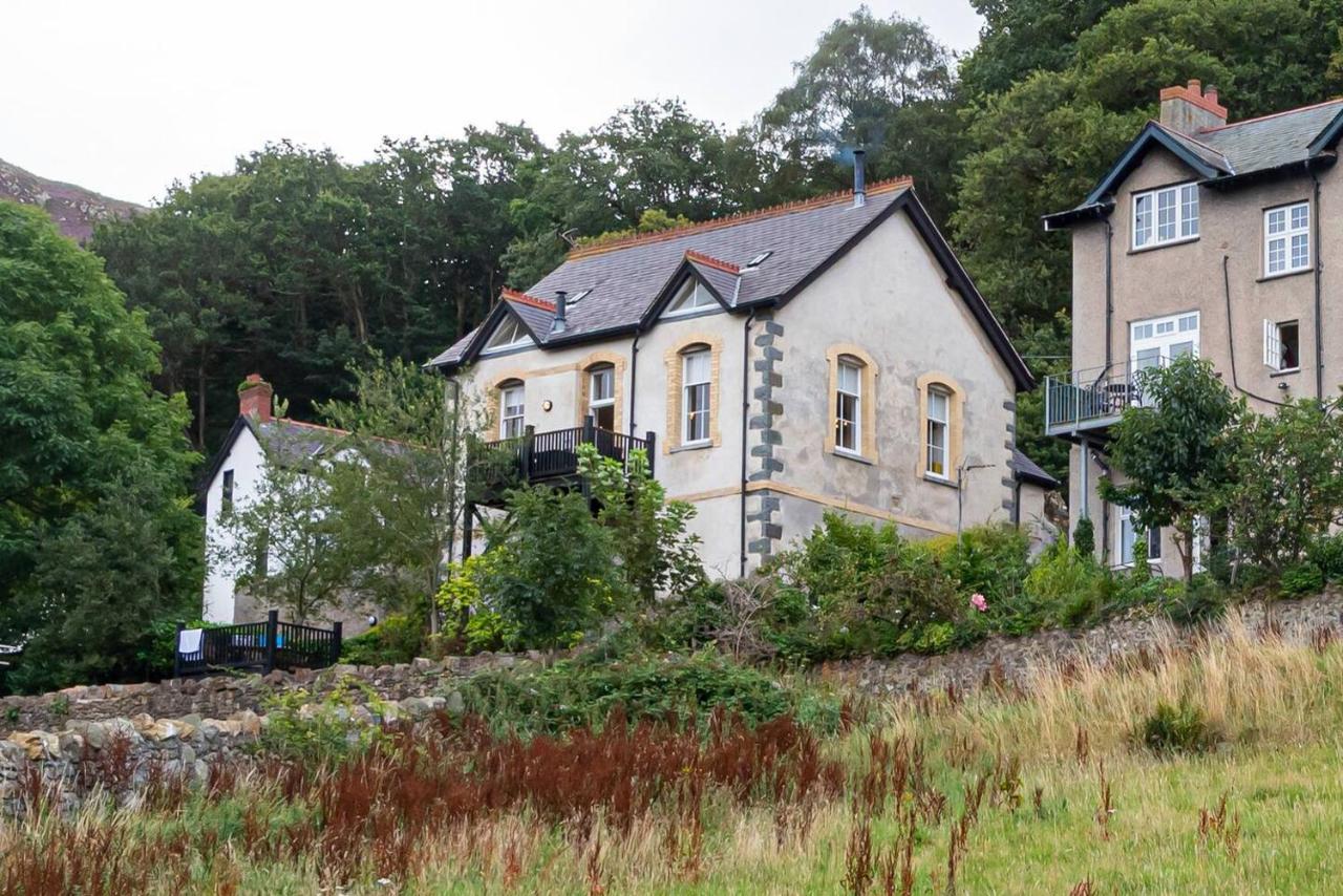 Converted Chapel, Stunning Sea & Mountain Views! - B&B Penmaenmawr