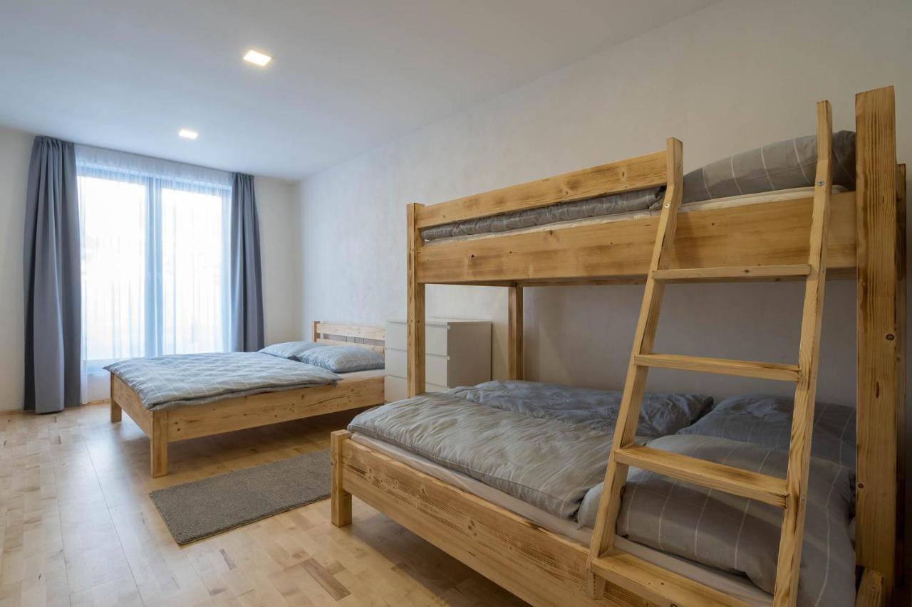 Apartment with Mountain View