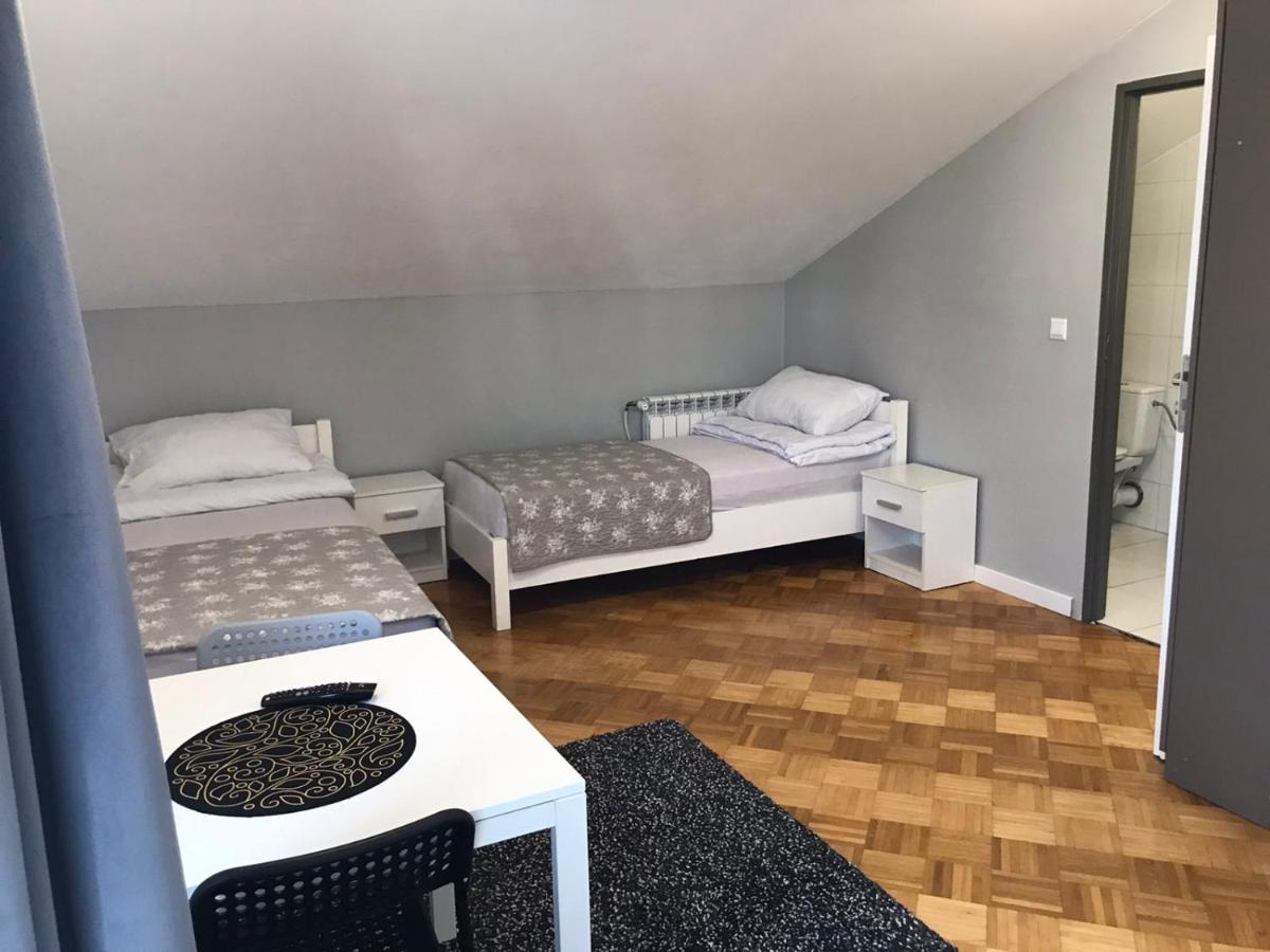 Chambre Triple avec Salle de Bains Privative