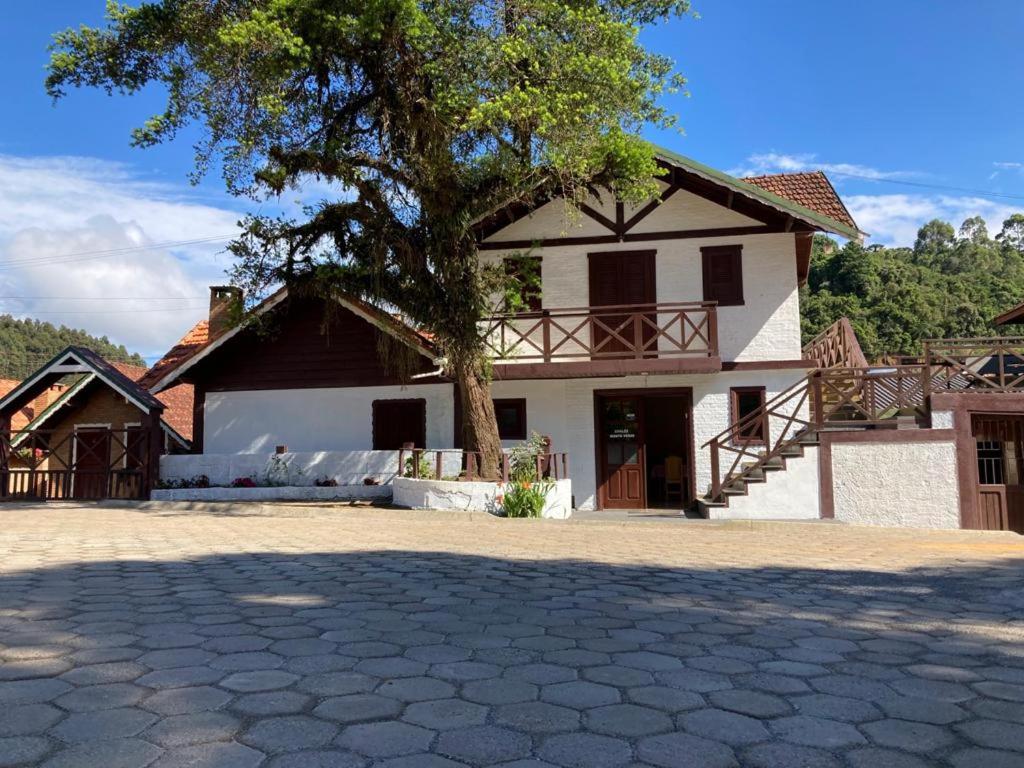Pousada Chales Monte Verde - B&B