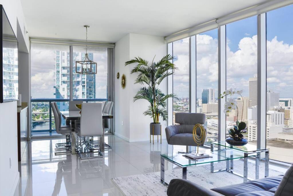 B&B Miami - Wonderful 2 BR APT With Ocean Views At Icon Brickell - Bed and Breakfast Miami