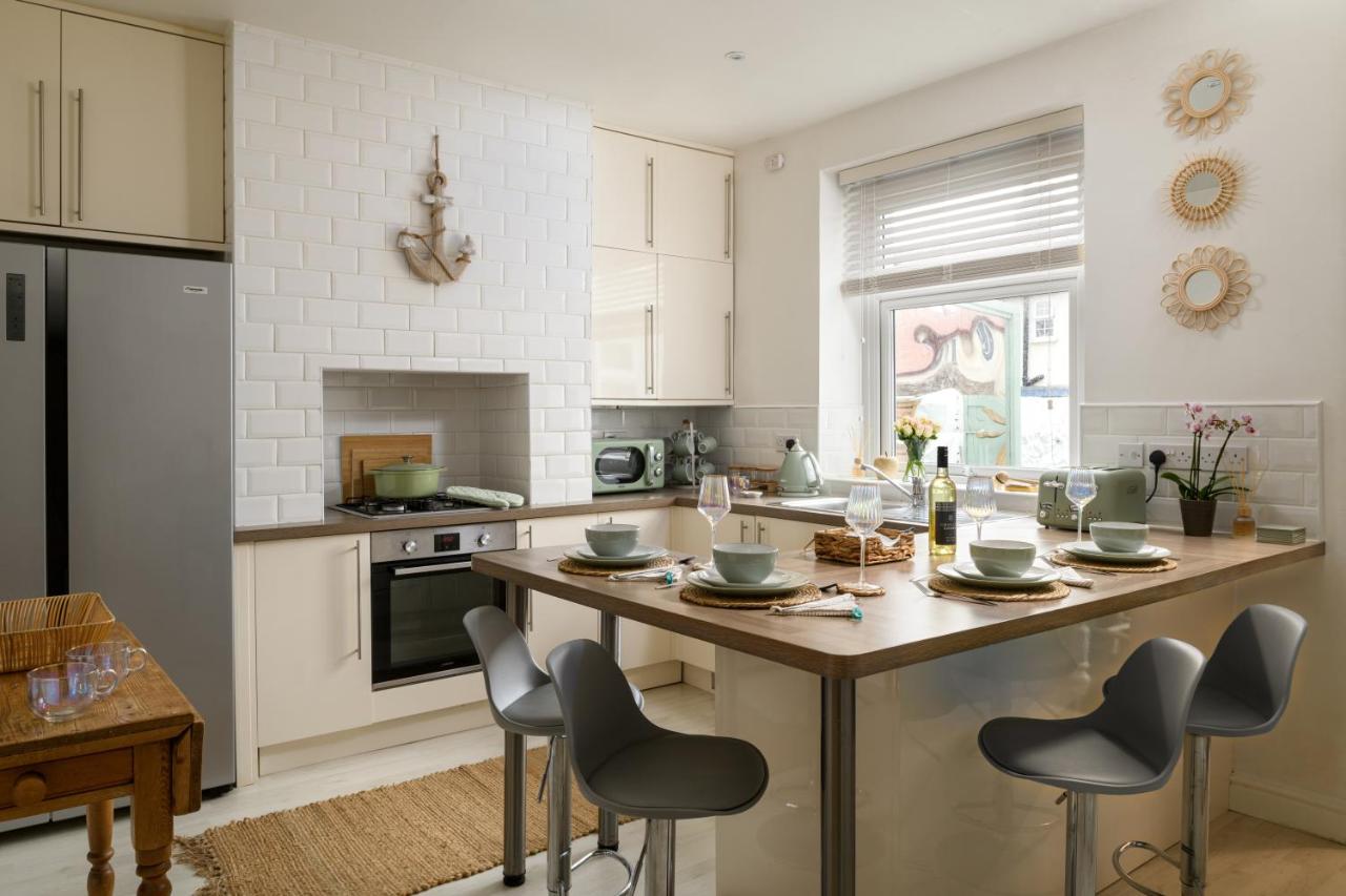 Modern, light and airy townhouse in Llandudno, West Shore - B&B
