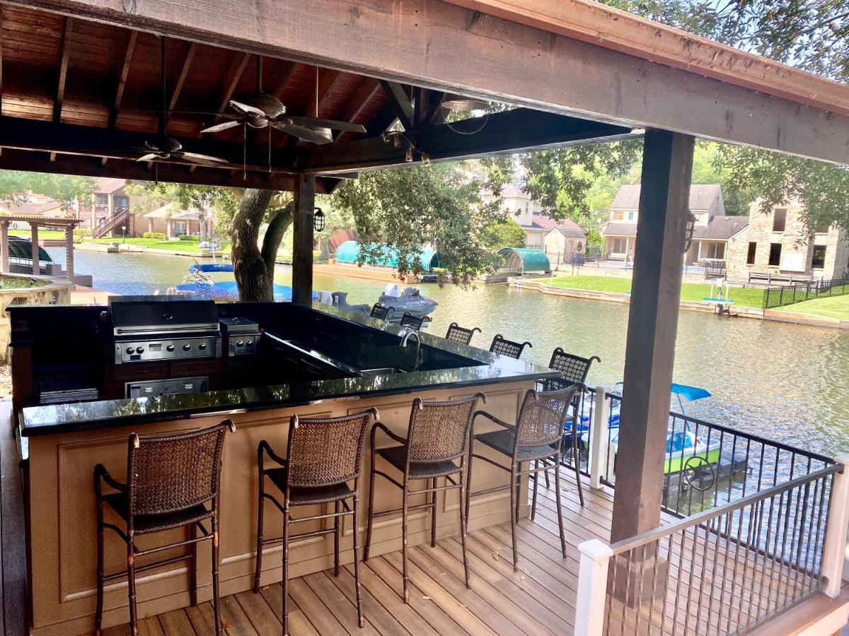 Best of Lake Conroe - Sleeps 16 - Lakefront Memories - B&B