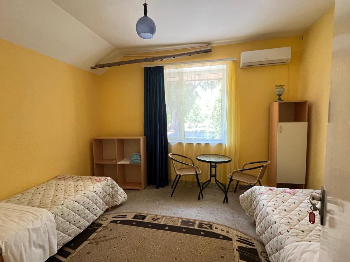 Standard Twin Room with Shared Bathroom