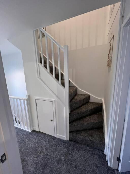 Bridge Place - Spacious home with plenty of beds! - B&B
