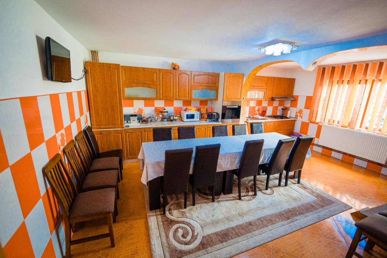 Pensiunea Adrian - B&B