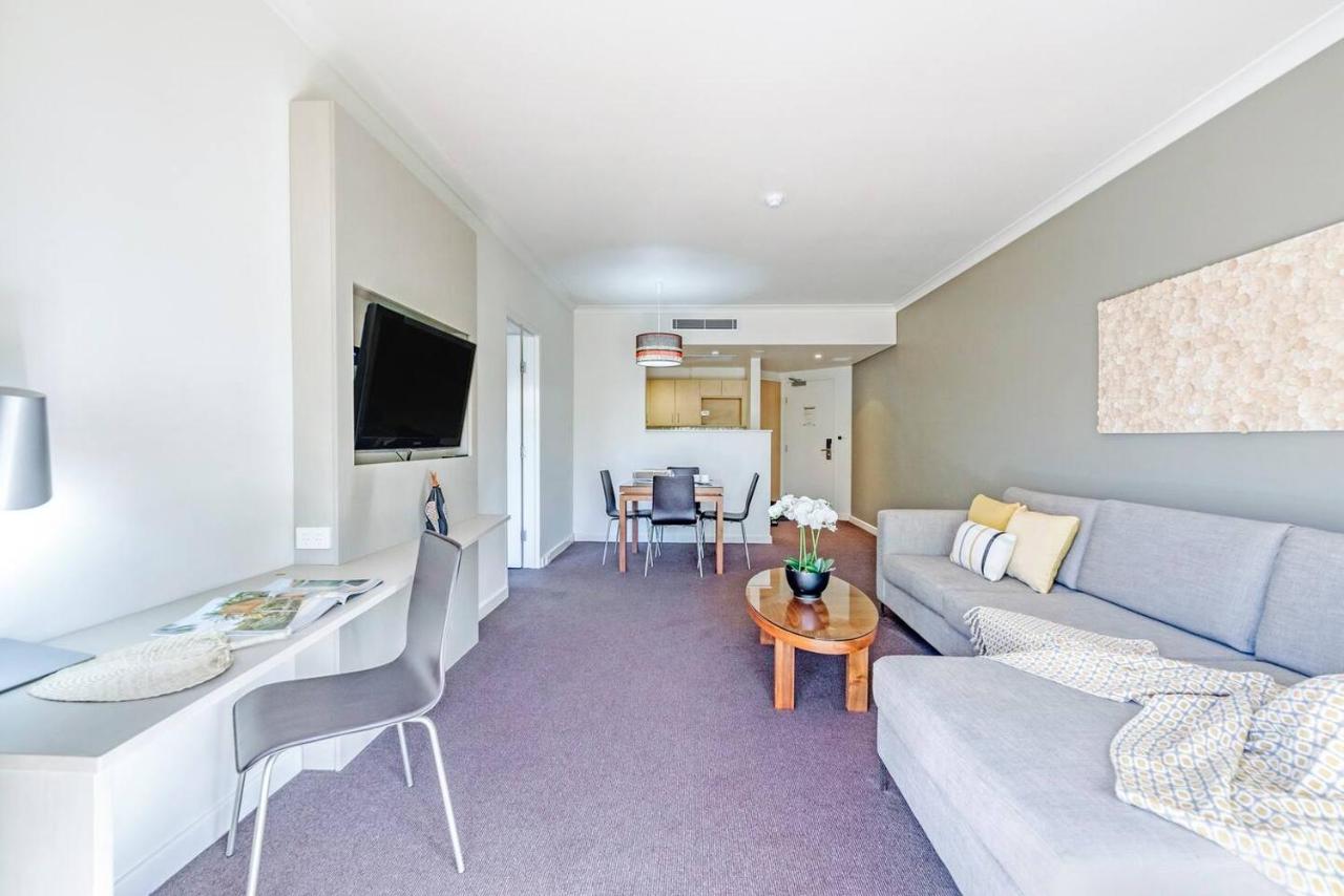Seaside Oasis with Balcony along the Esplanade - Bed and Breakfast