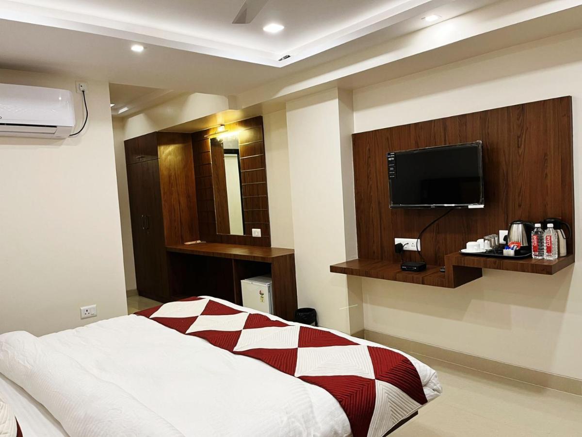B&B Varanasi - Hotel MK Grand - Bed and Breakfast Varanasi