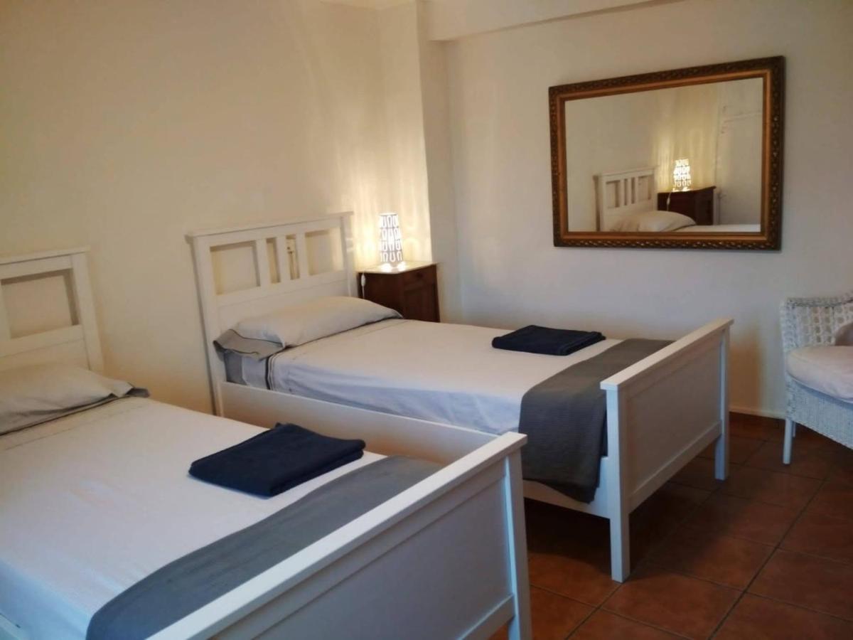 Habitación Doble con baño compartido - 2 camas