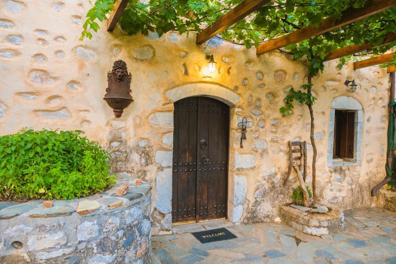 Traditional Villa Askyfou - Bed and Breakfast