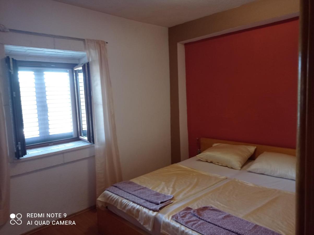 Apartment mit Balkon