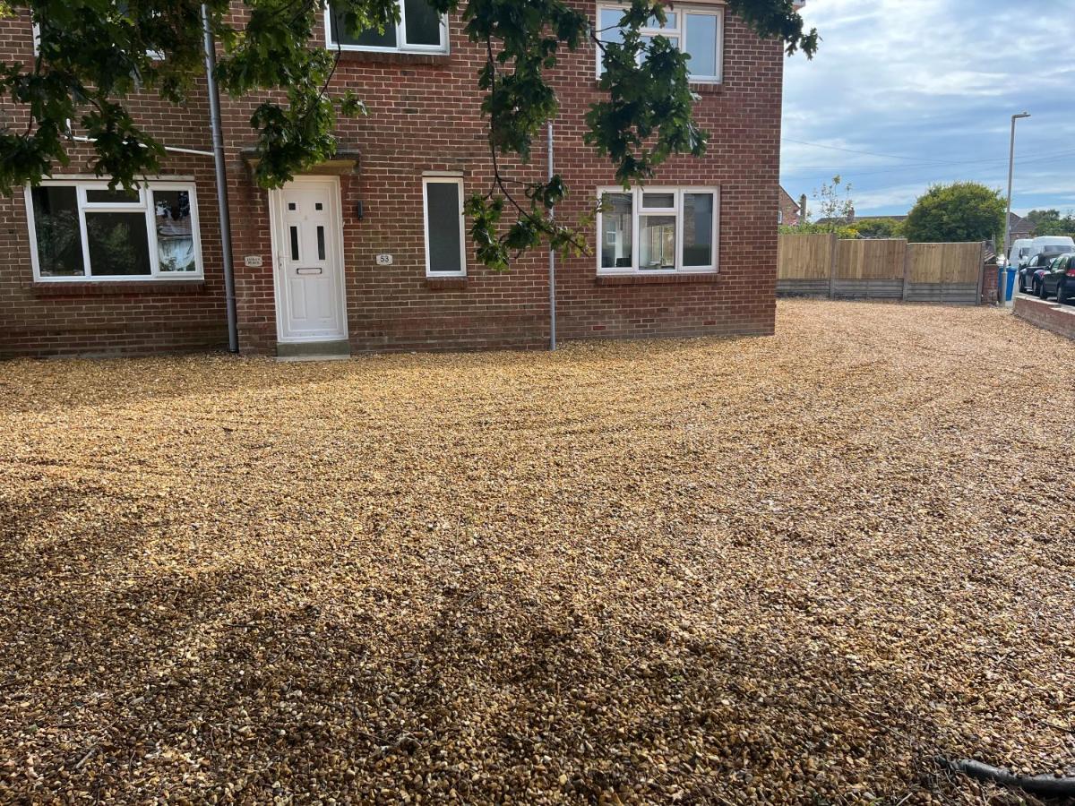 House - Sleeps 14 onsite parking & pets allowed - B&B Poole