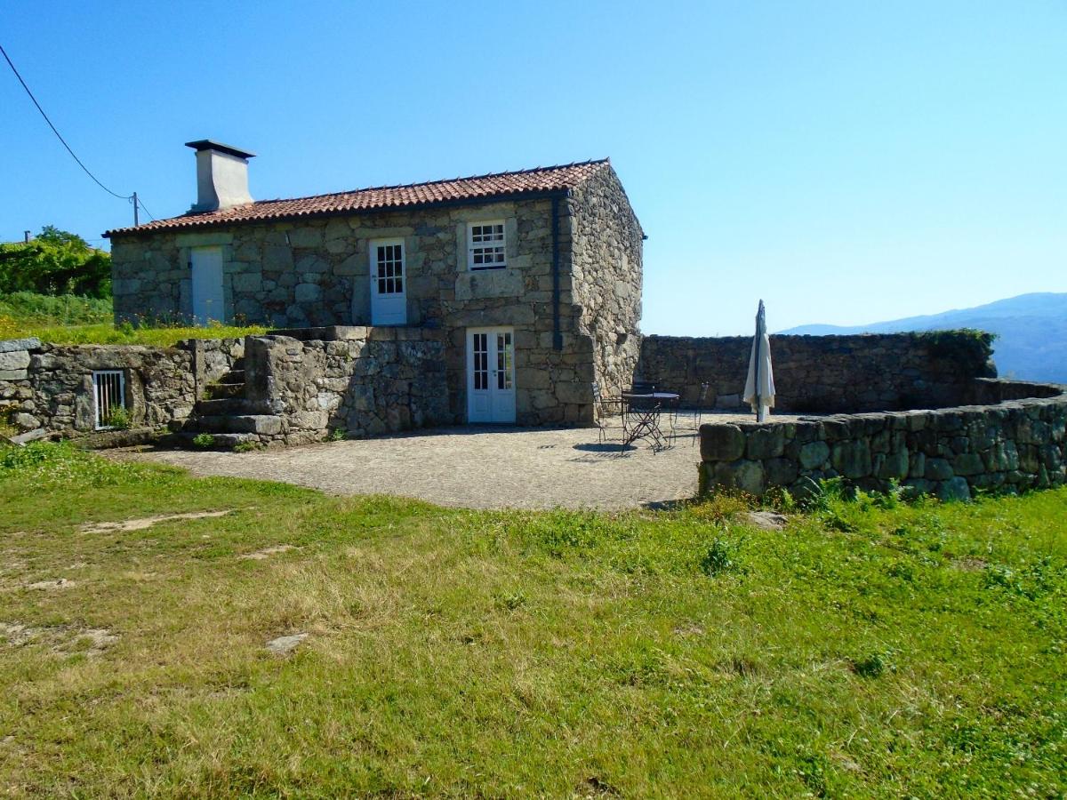 Charming House in Andeviso with Mountain View - B&B Arcos de Valdevez