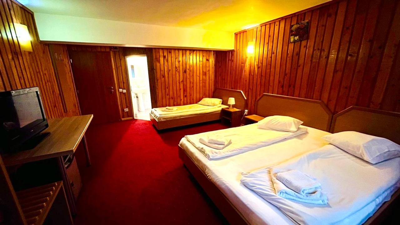 Economy Triple Room Semi-basement