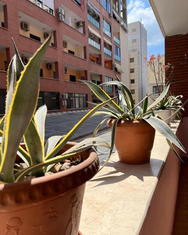 Center Apartment Easy - Bed and Breakfast Tirana