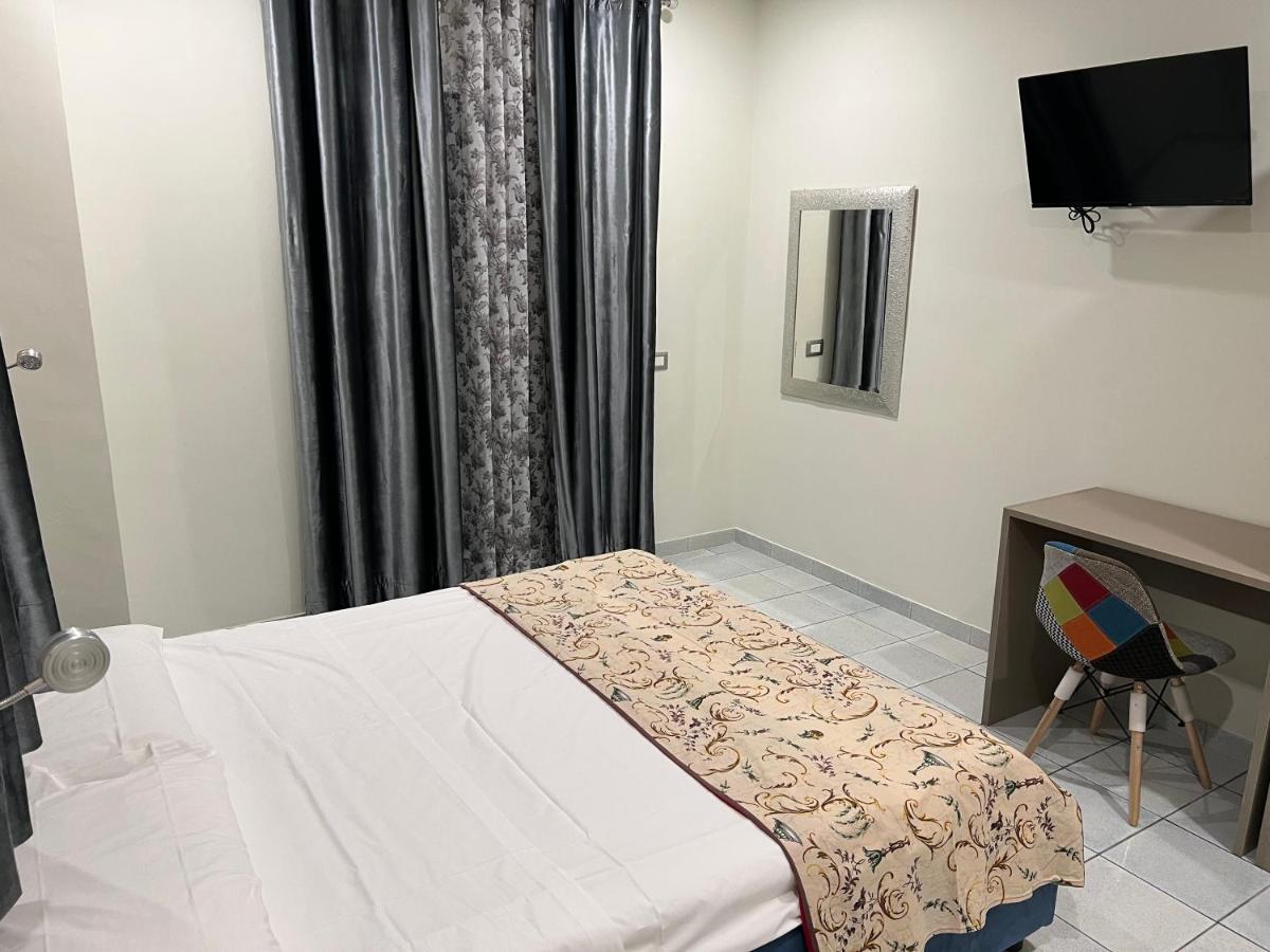 Doppelzimmer mit Balkon und Meerblick