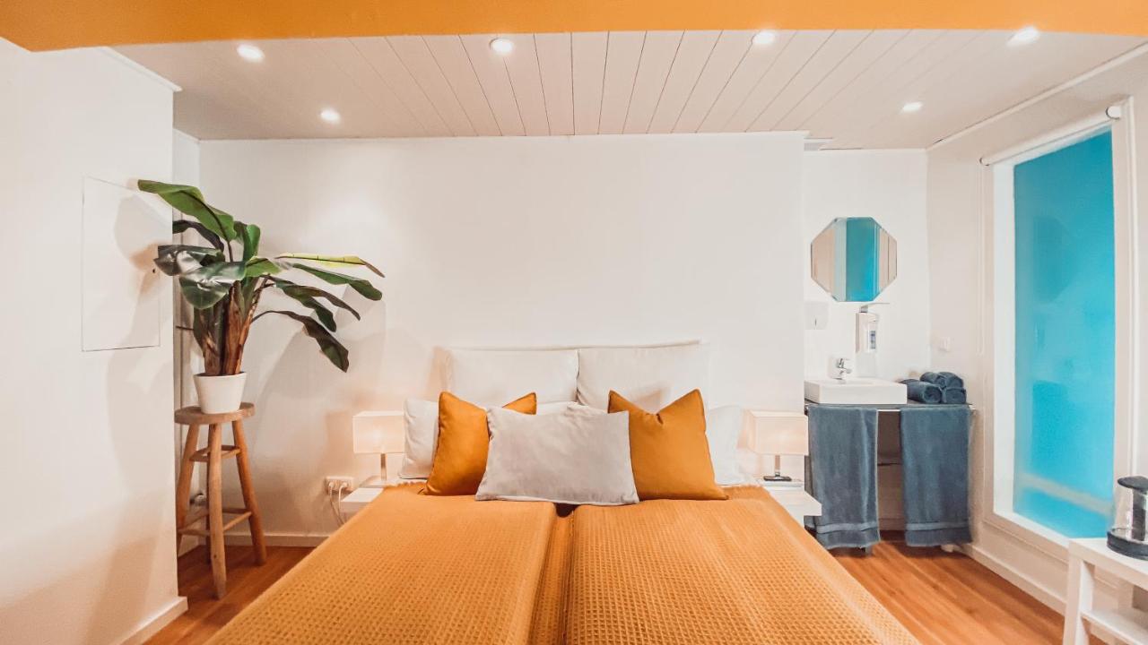 B&B Cassel - Villa Herkules - privates zwei Zimmer Apartment am Waldrand mit 2x Smart TV und kostenlosen Parkplätzen - Bed and Breakfast Cassel