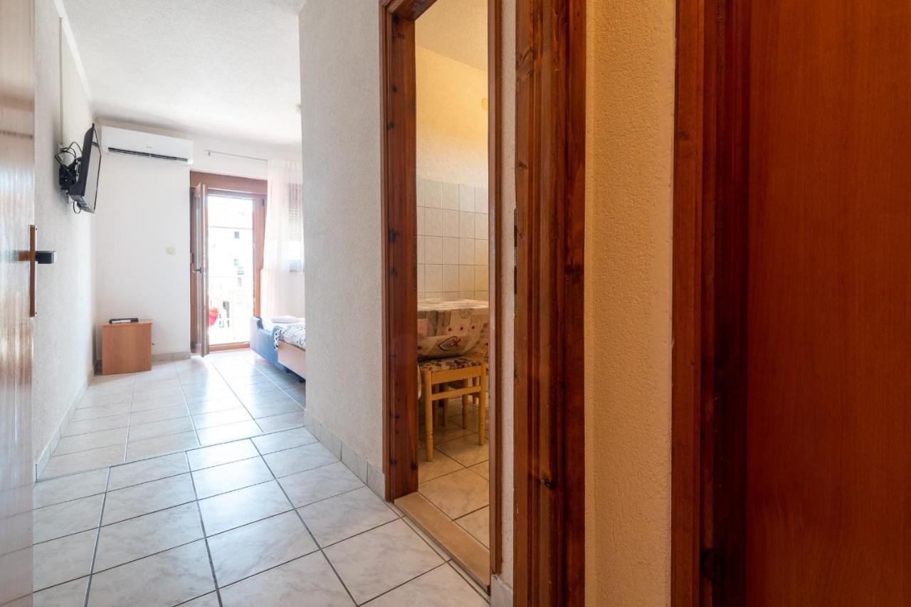 Studio Apartment with Terrace