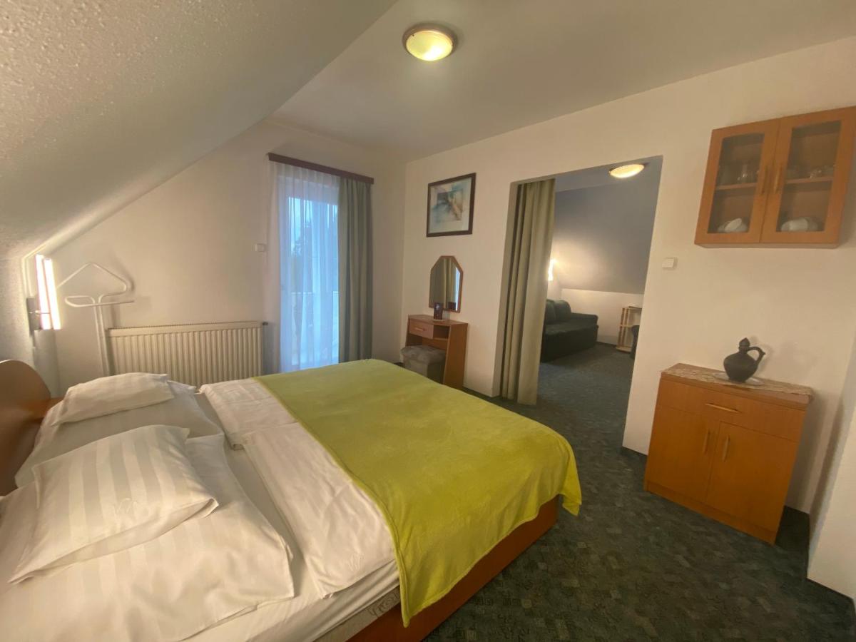 Familienzimmer mit Balkon