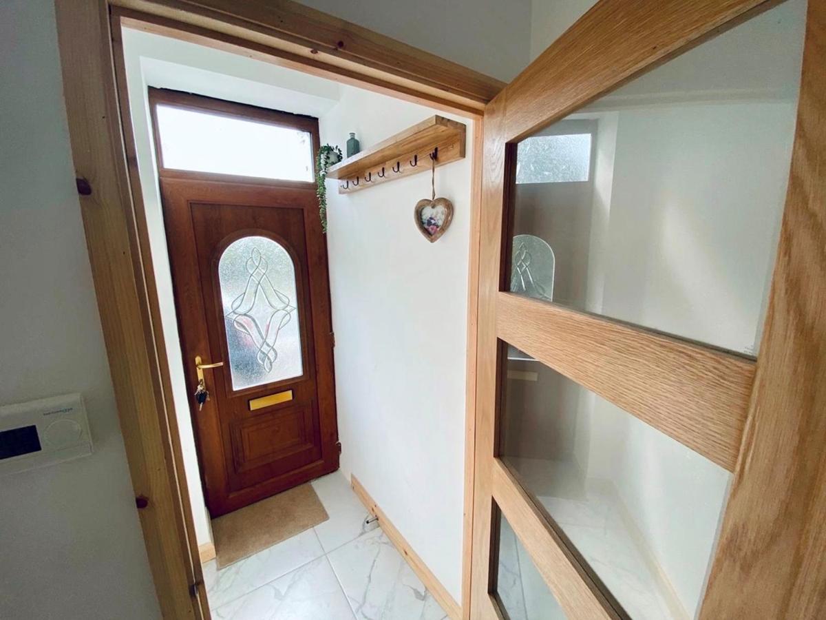Business friendly & Spacious 2BR home - Perfectly located for working in Swansea - B&B