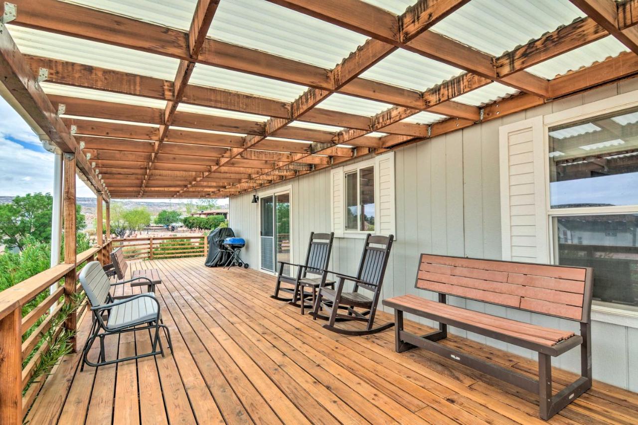 13 Mi to Lake Powell Mtn-View Home with Deck and BBQ - B&B