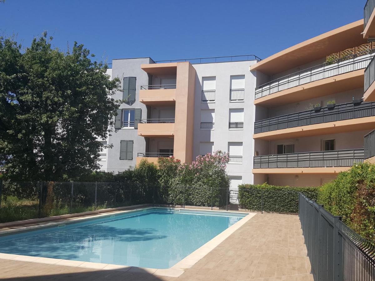 B&B Fréjus - Terra Cais, spacious 64m2, 2 bedroom appartment with pool - Bed and Breakfast Fréjus