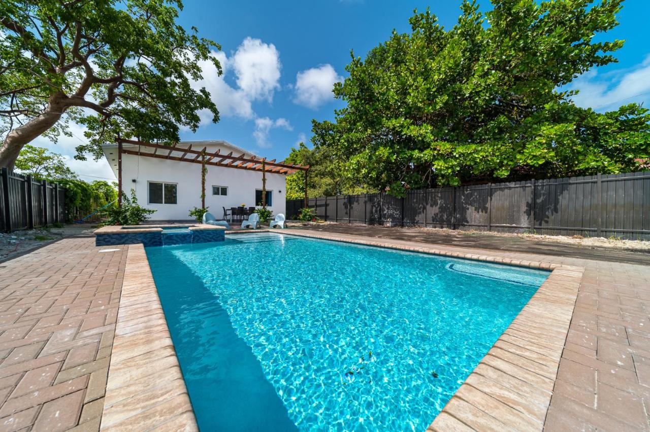 B&B Hallandale Beach - Pool Boutique Villa by the Beach 1 - Bed and Breakfast Hallandale Beach