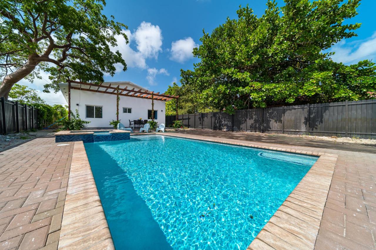 Pool Boutique Villa by the Beach 1 - B&B Hallandale Beach