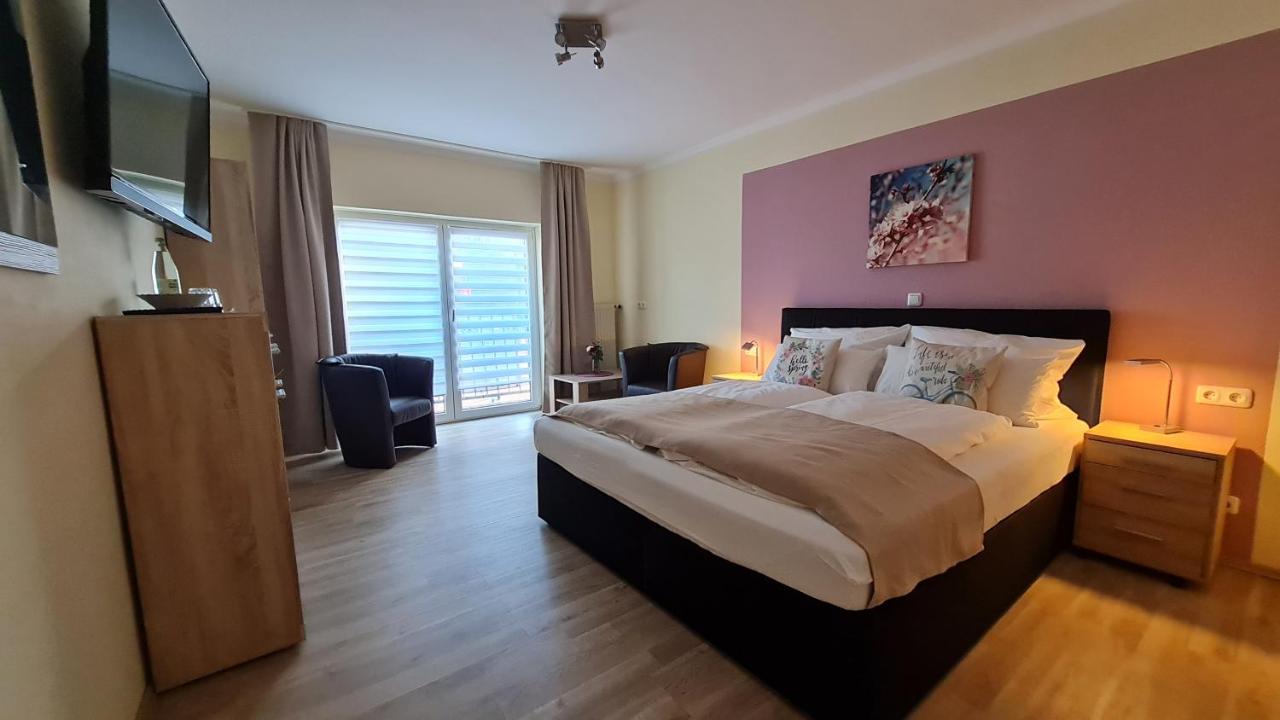 Deluxe Double Room (2 Adults + 1 Child)