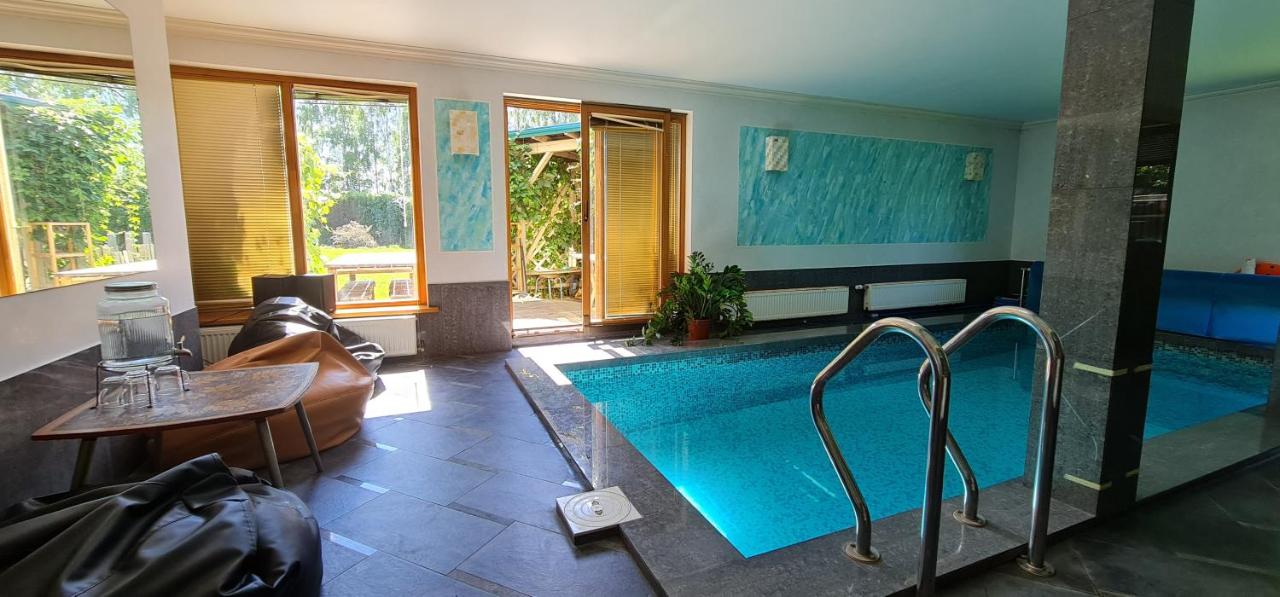 B&B Ādaži - Spacious house with indoor pool & sauna. - Bed and Breakfast Ādaži